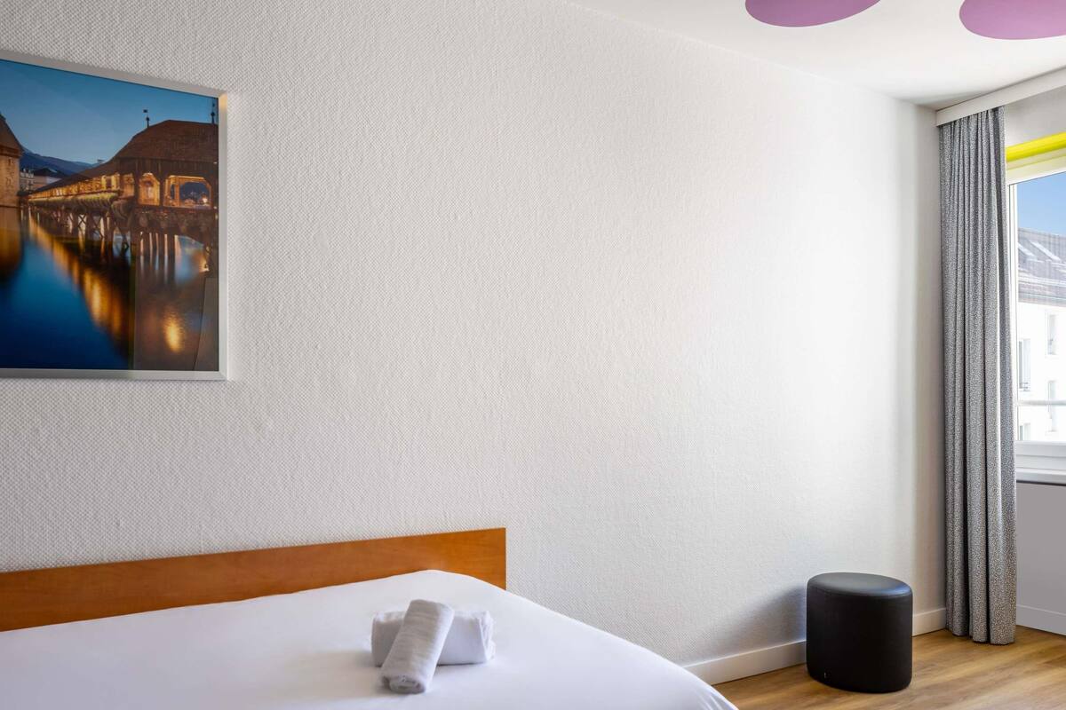 Caja de seguridad en la habitación, escritorio y wifi gratis