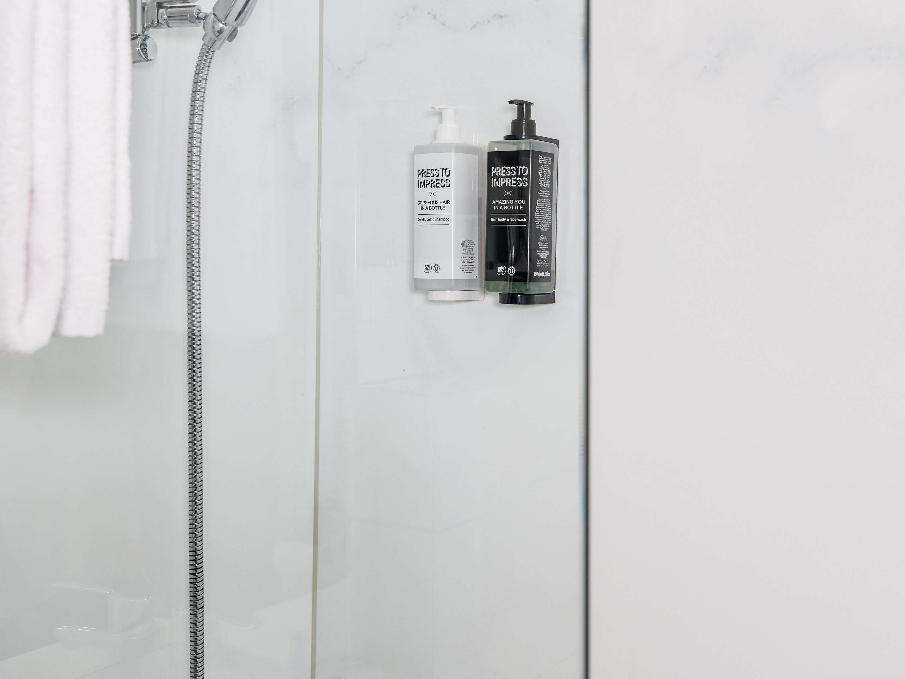 Coffres-forts dans les chambres, bureau, Wi-Fi gratuit, draps fournis