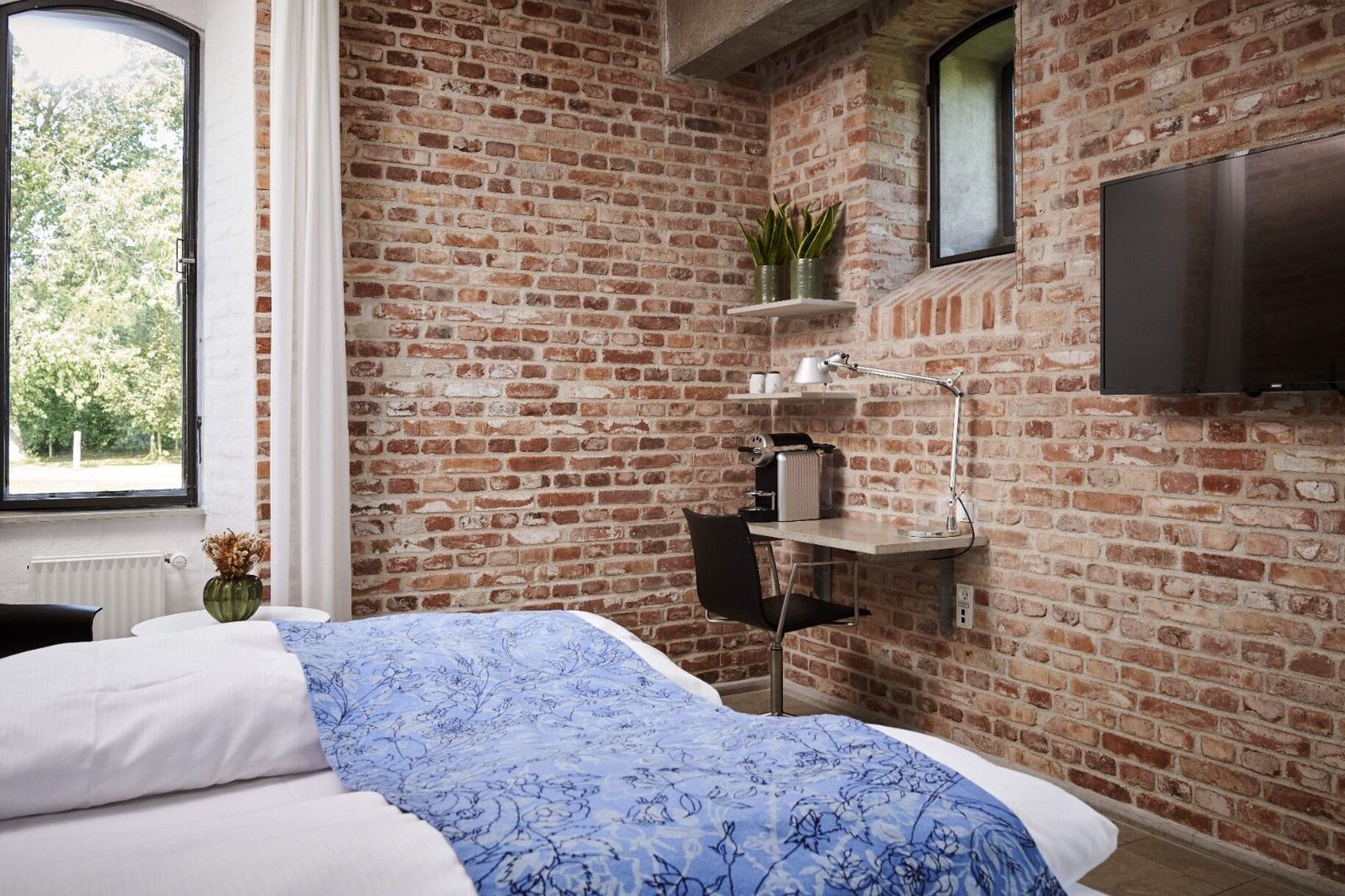 signature double room | desk, iron/ironing board, free wifi, bed sheets