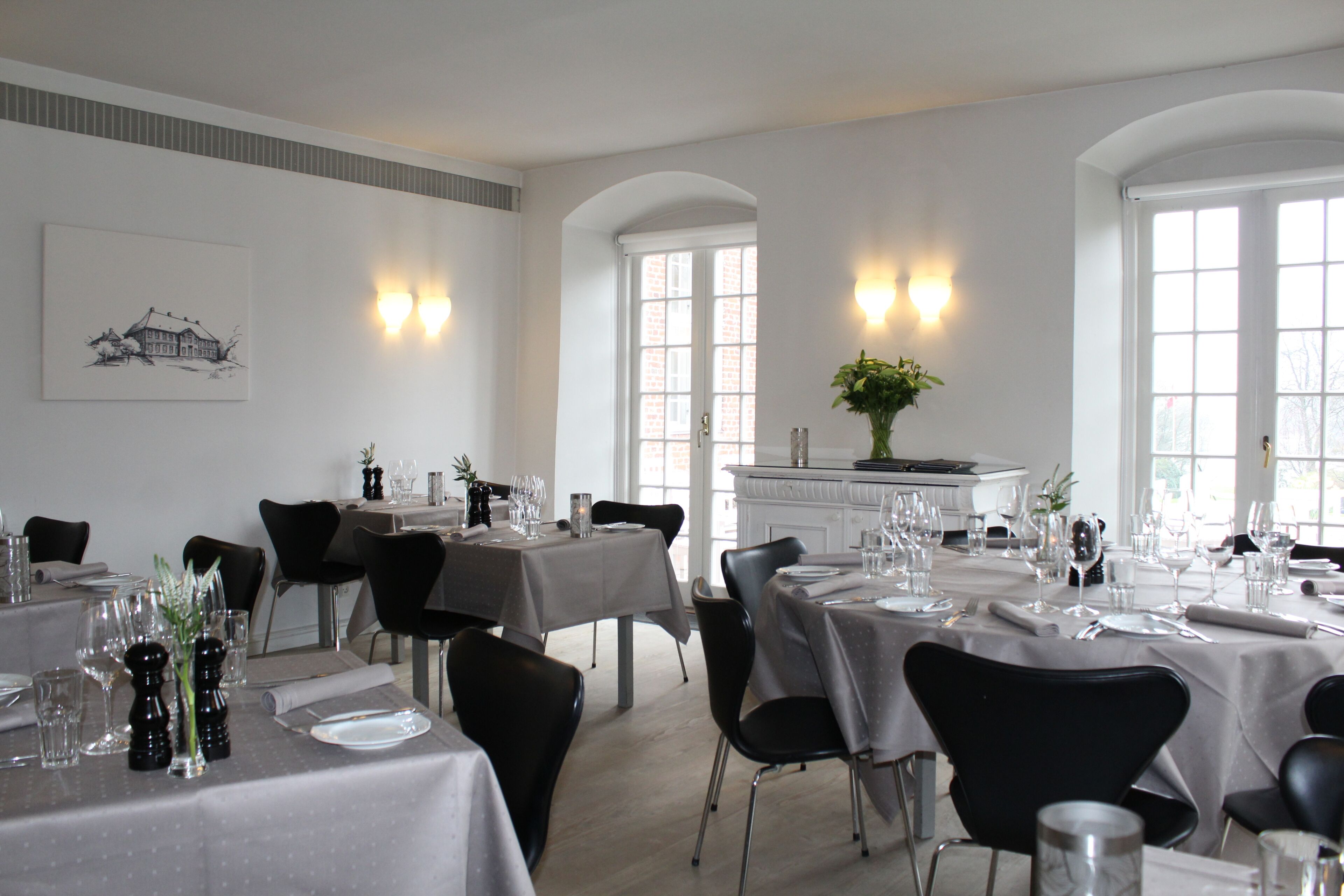 lunch and dinner served