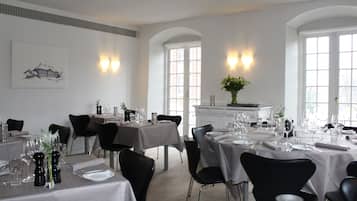 Lunch and dinner served