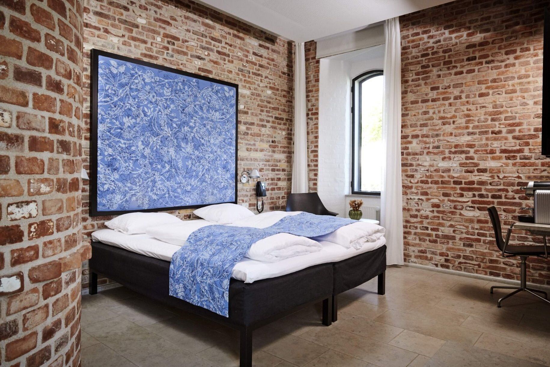 signature double room | desk, iron/ironing board, free wifi, bed sheets