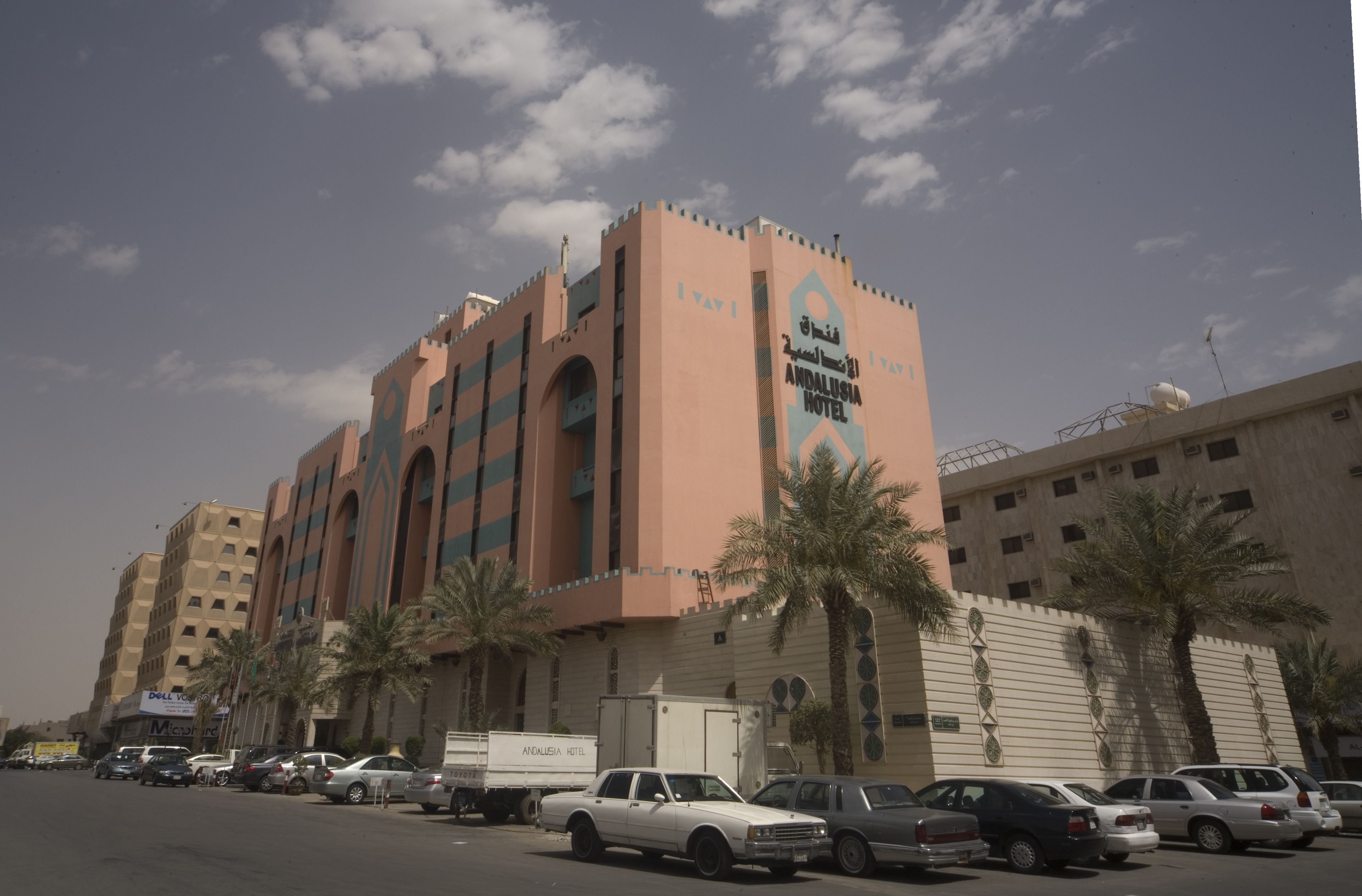 المنشأة من الخارج