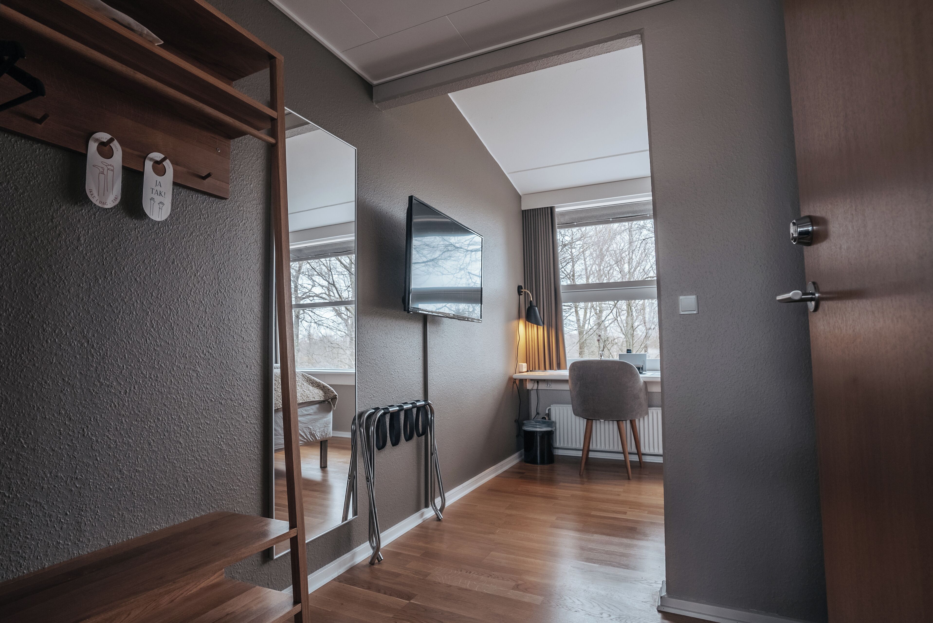 standard single room, 1 single bed, park view | 1 bedroom, hypo-allergenic bedding, pillow-top beds, desk