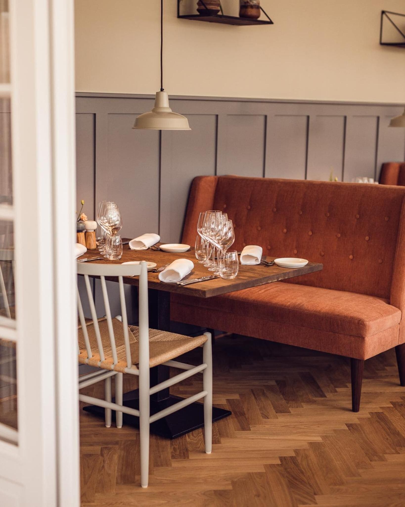 breakfast, lunch, dinner served; garden views