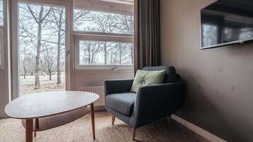Junior Suite, 1 Bedroom, Connecting Rooms, Park View | Hypo-allergenic bedding, pillowtop beds, desk, laptop workspace