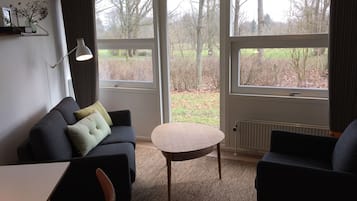 Junior Suite, 1 Bedroom, Connecting Rooms, Park View | Pemandangan dari bilik