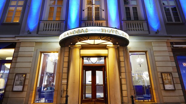 A hotel entrance with a grand facade, large windows, and a prominent entrance. - Hotel Randers (Randers)