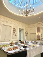 Buffet breakfast on weekdays (DKK 180 per person)