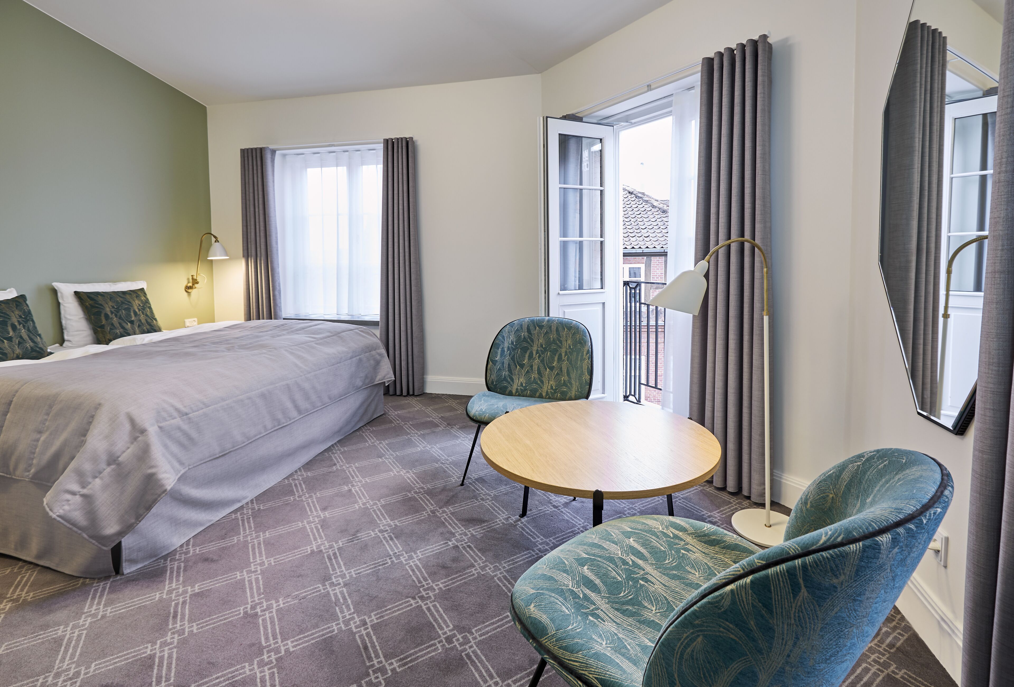 exclusive quadruple room | down duvets, minibar, in-room safe, individually decorated