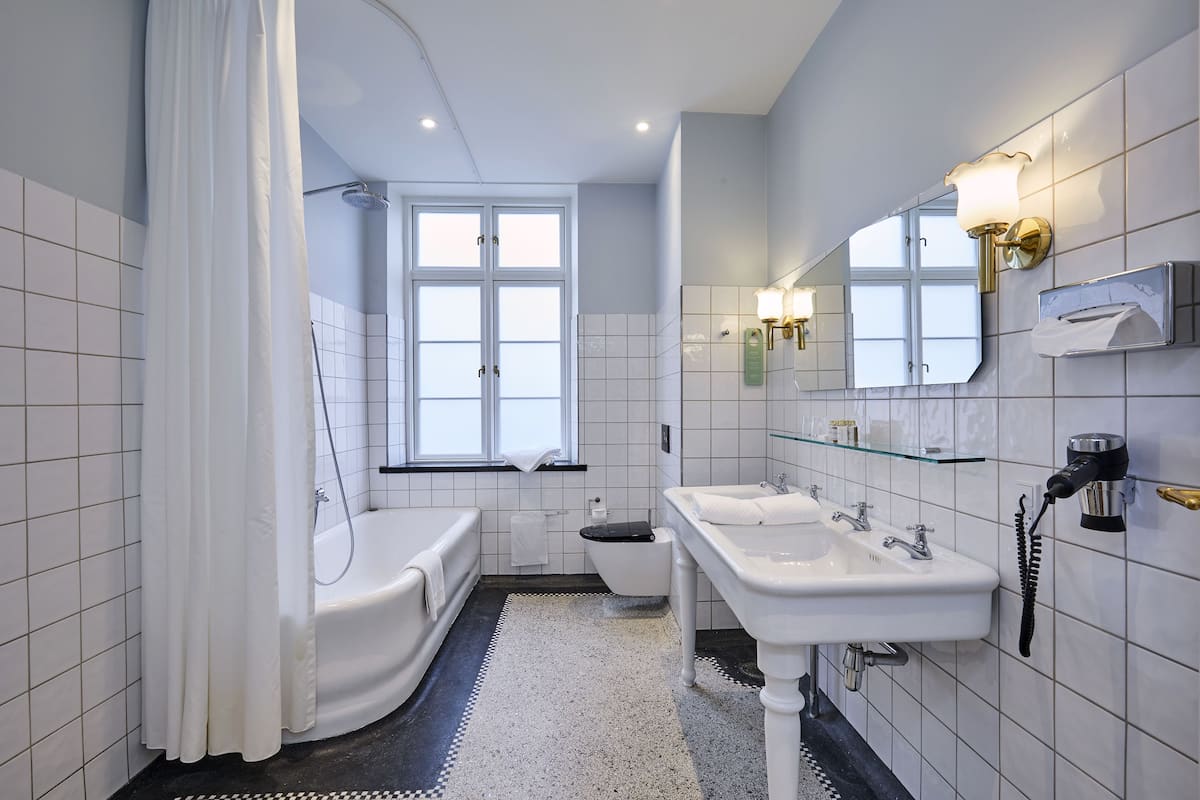 superior quadruple room | bathroom | free toiletries, hair dryer, towels, soap