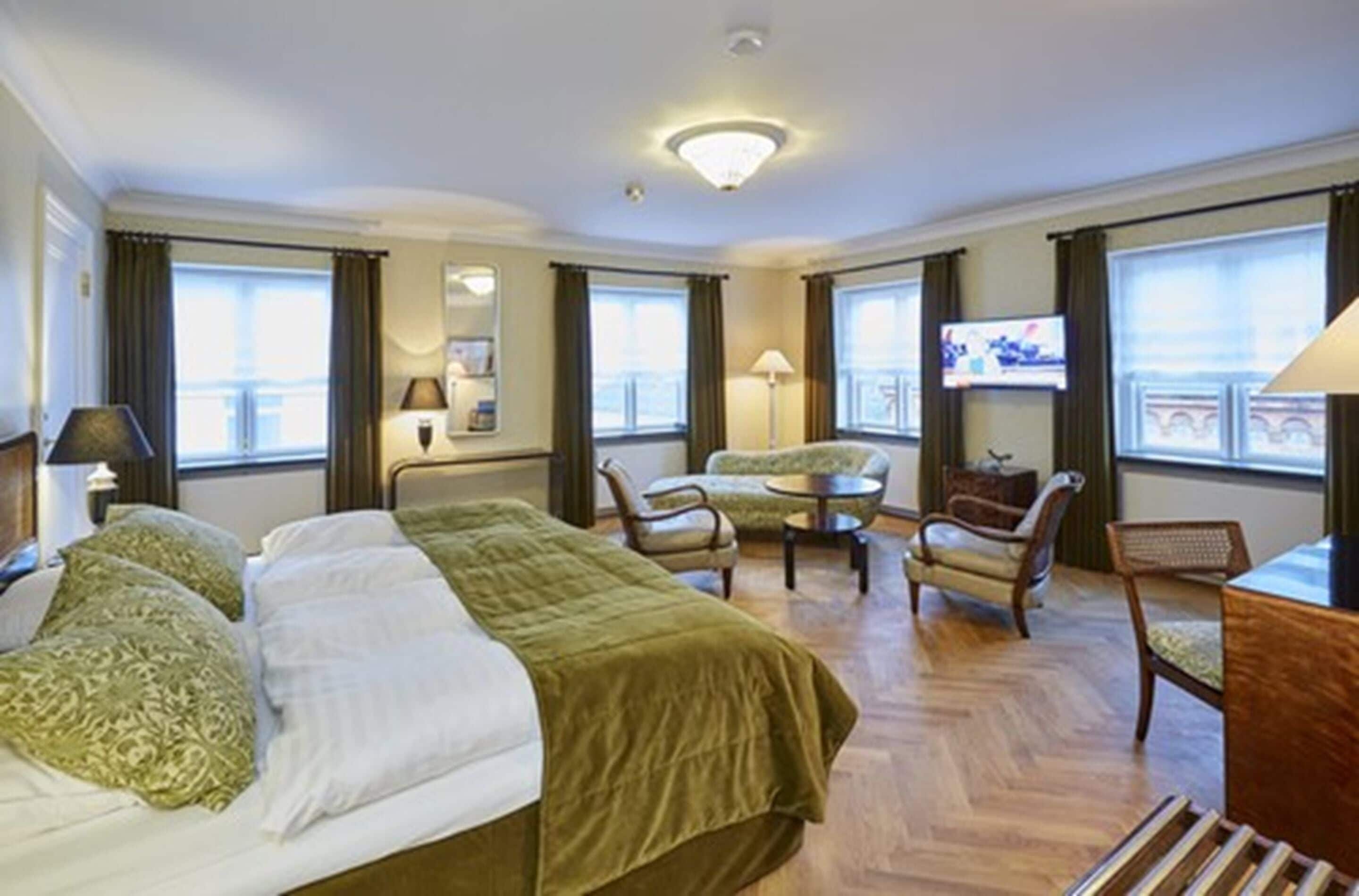 classic suite (antique room) | down duvets, minibar, in-room safe, individually decorated