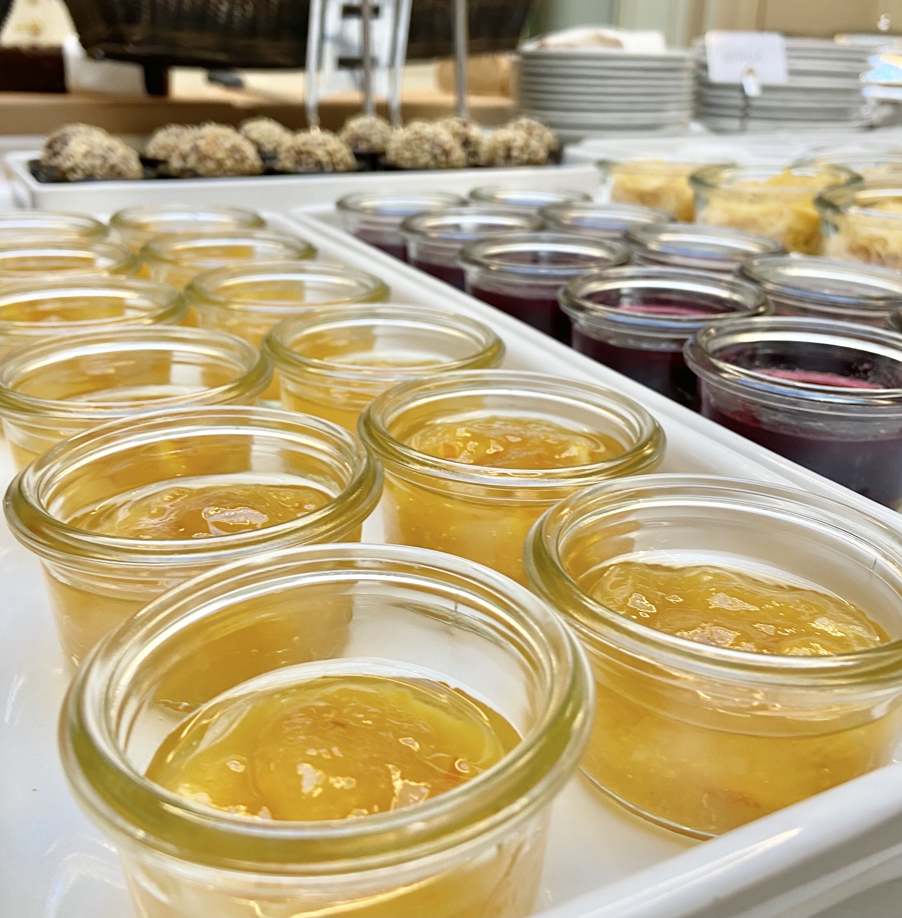 daily buffet breakfast (dkk 175 per person)