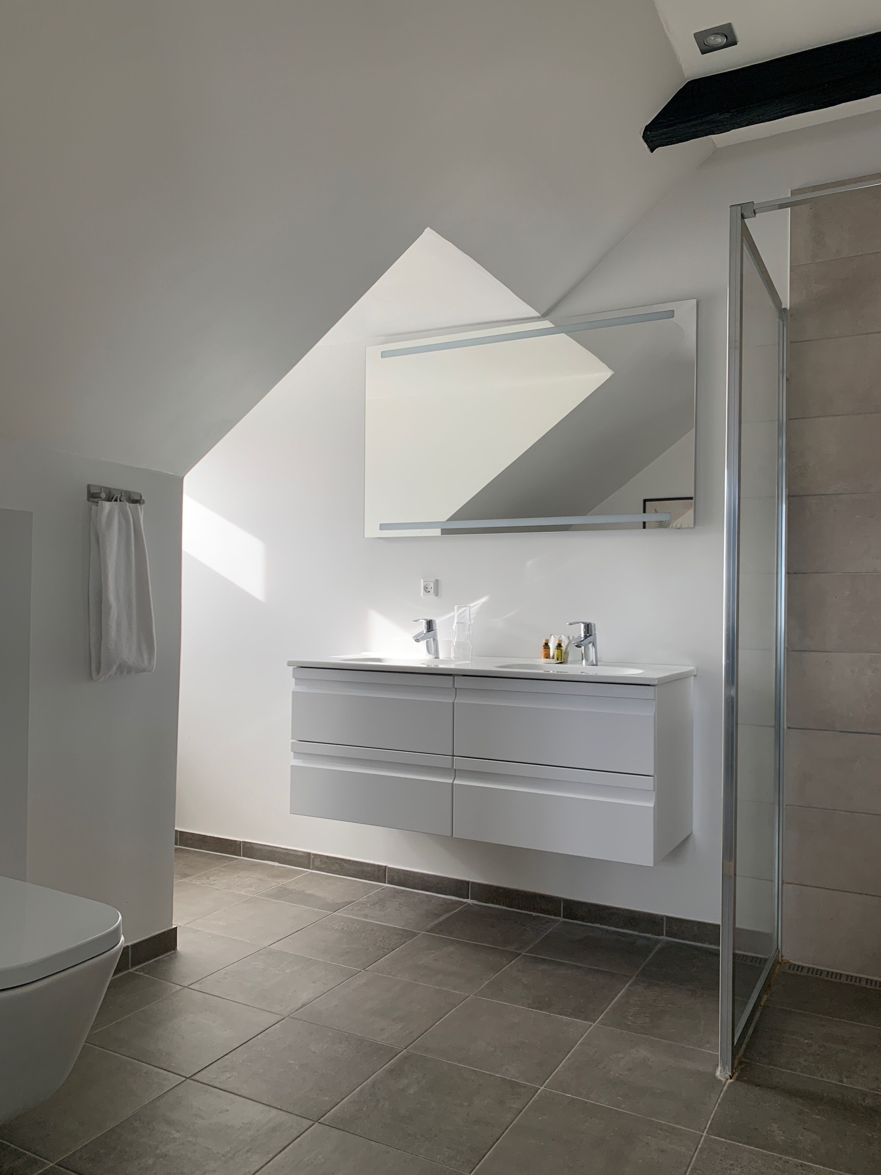 superior double room | bathroom | free toiletries, hair dryer, towels