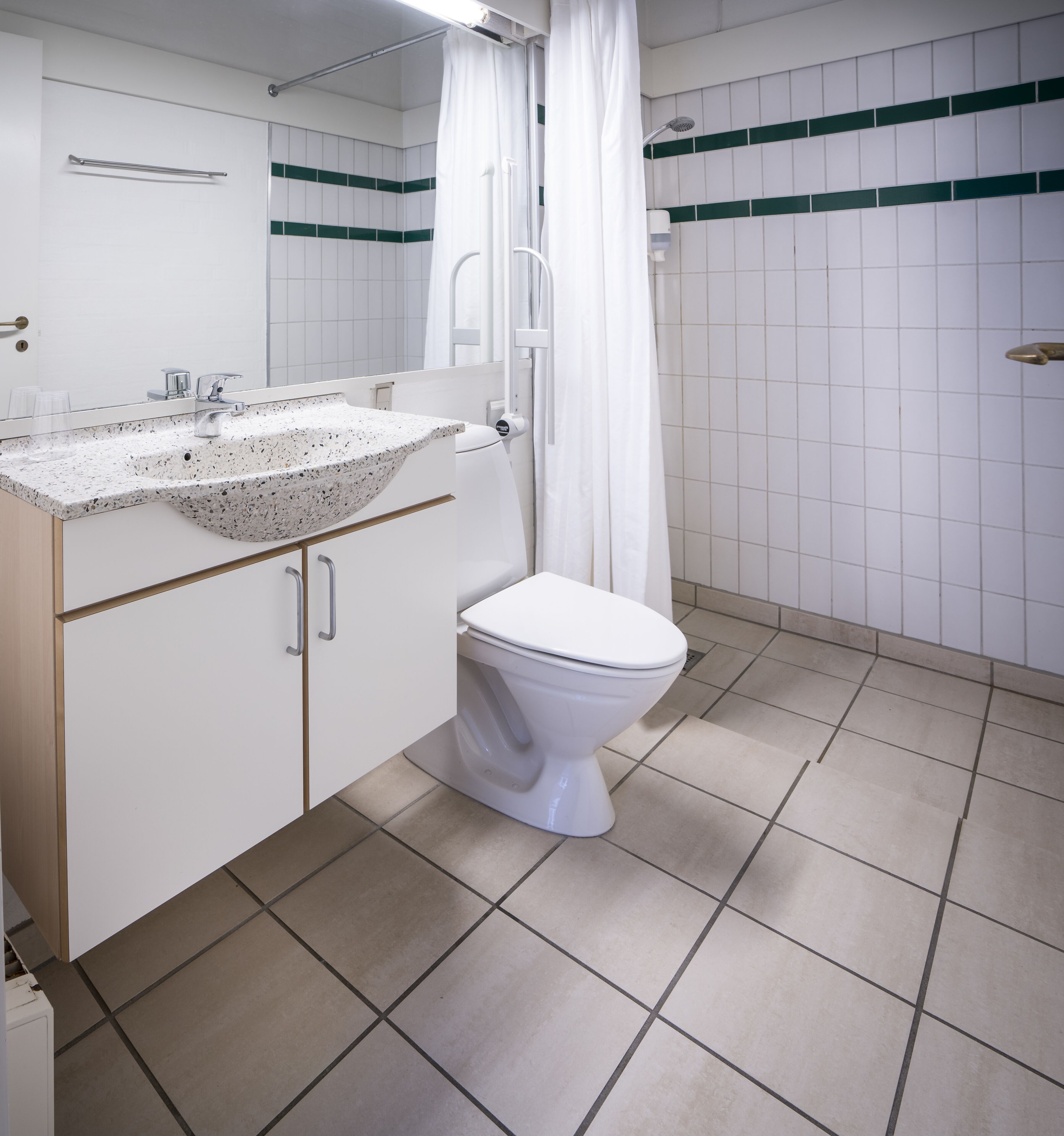 basic room, 2 single beds, annex building | bathroom | free toiletries, hair dryer, towels