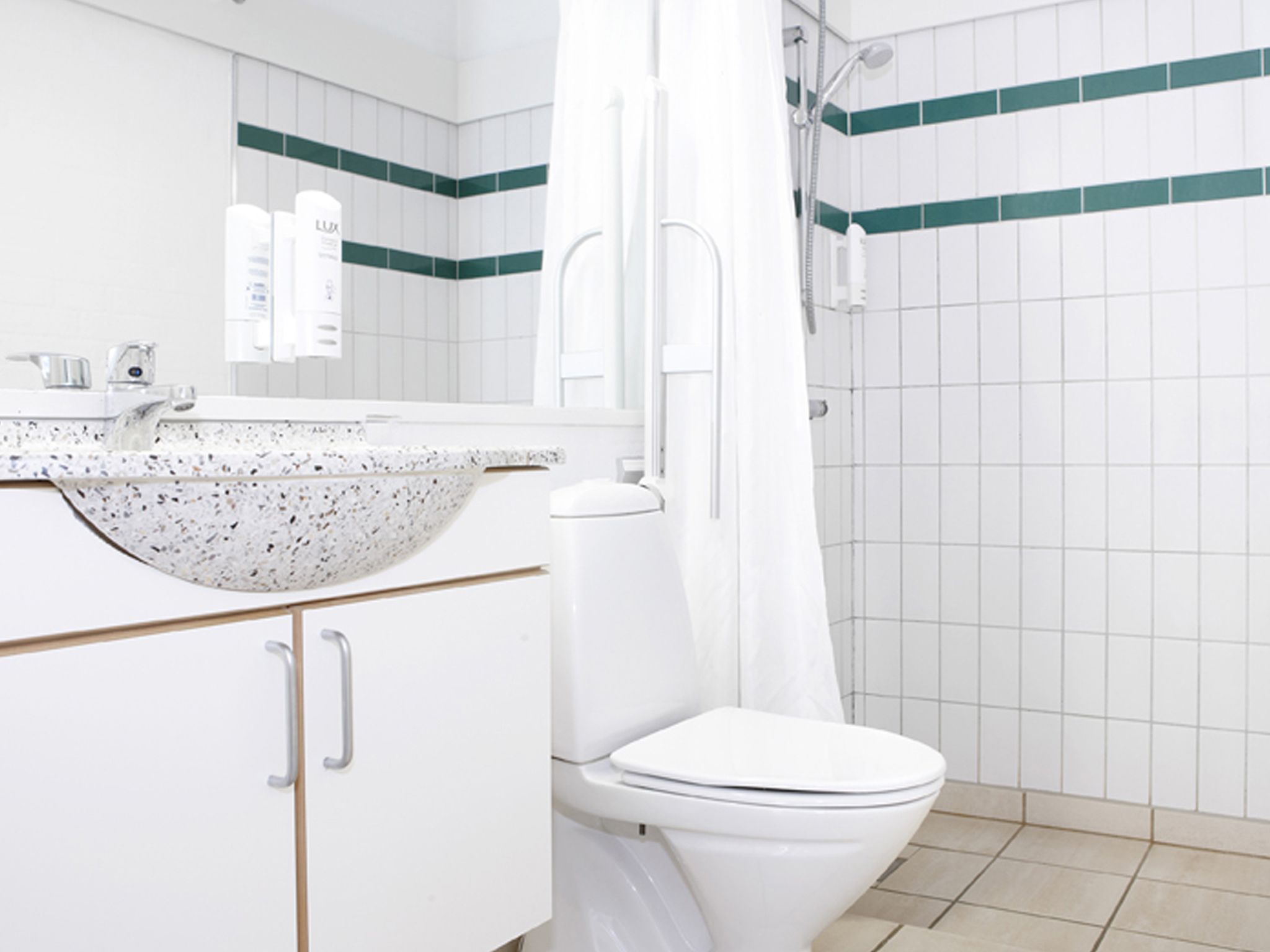 basic room, 2 single beds, annex building | bathroom | free toiletries, hair dryer, towels