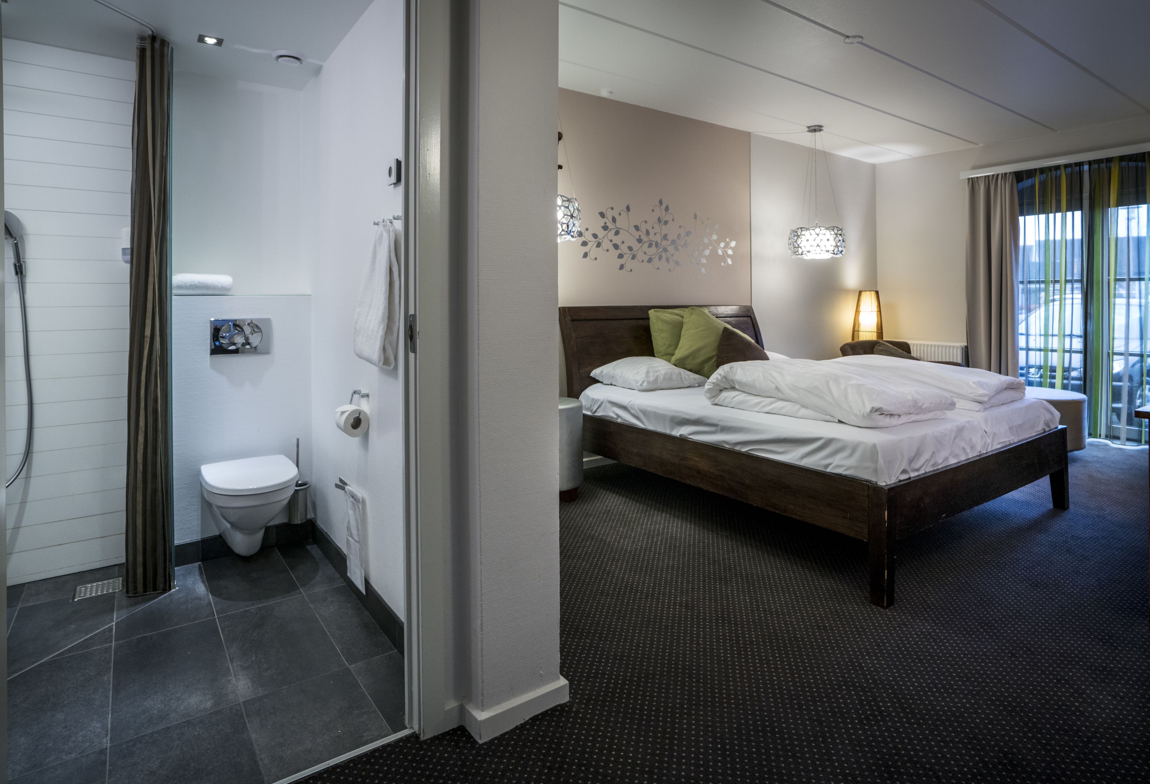 superior double room | desk, soundproofing, cots/infant beds, rollaway beds