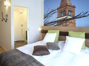 Escritorio, sistema de insonorización y cunas 