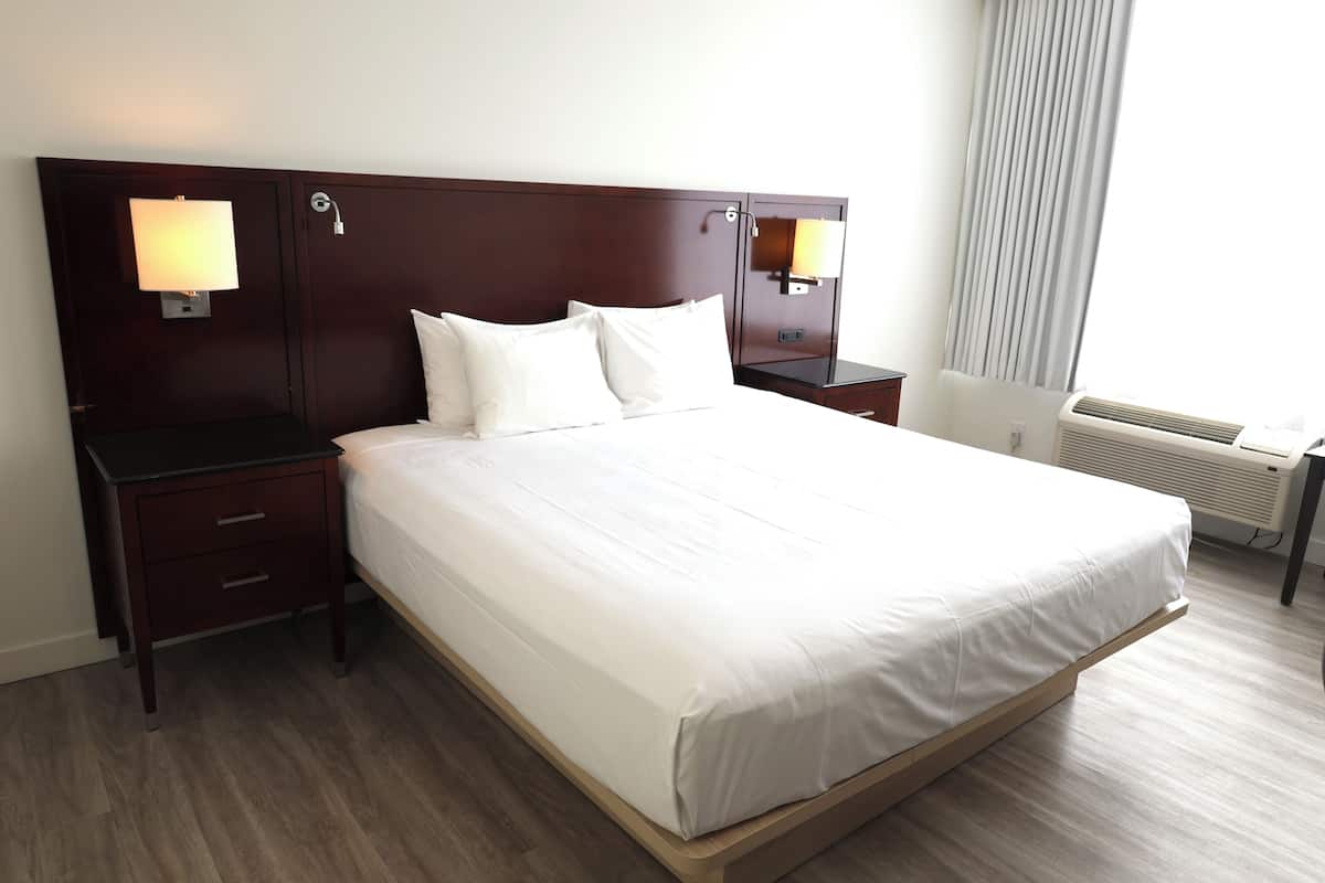 Classic Room, 1 King Bed