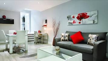 Classic Suite, 1 King Bed | Living area