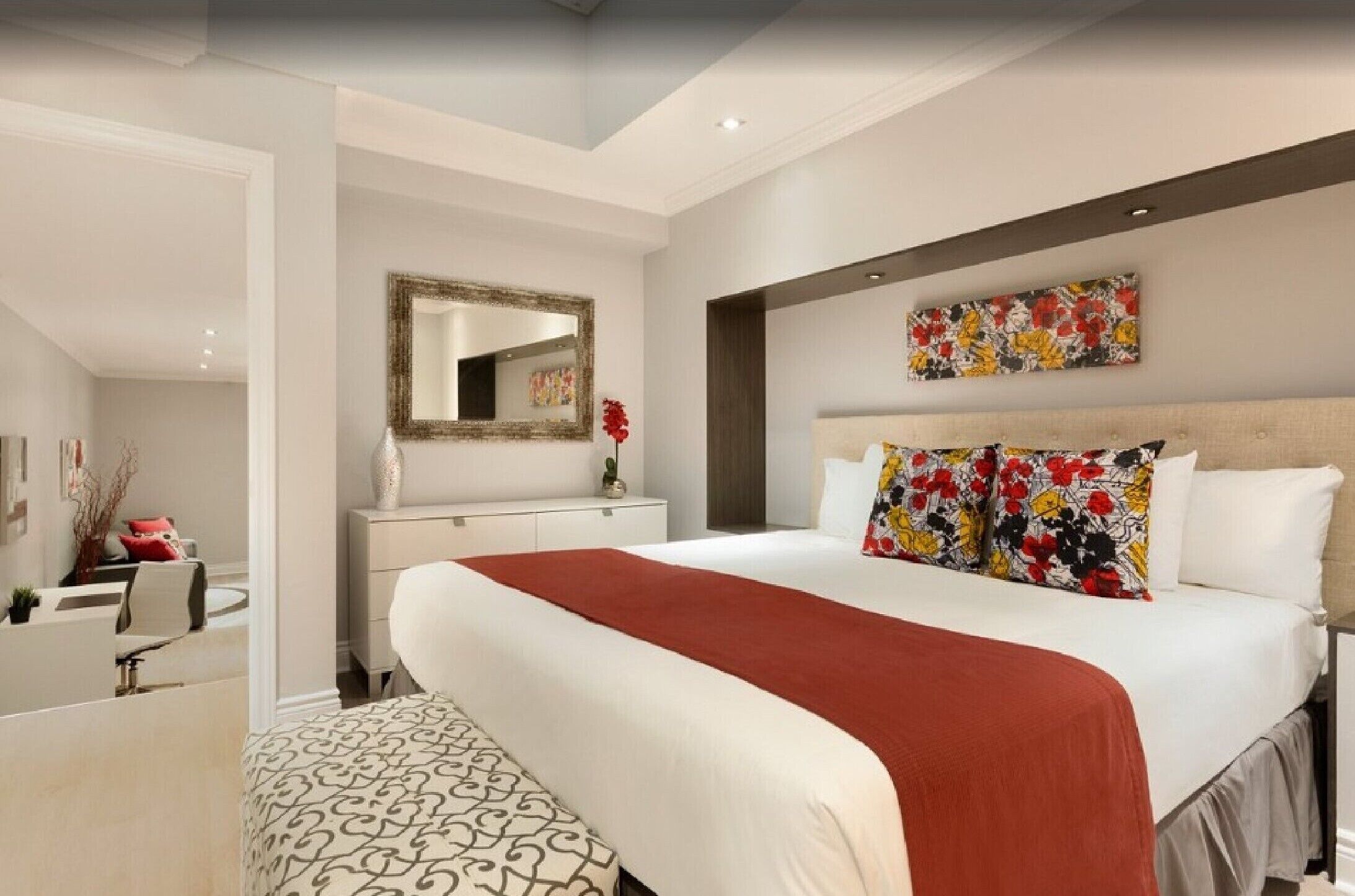 Phòng Suite phong cách cổ điển, 1 giường cỡ king | Bộ đồ giường kháng dị ứng, bàn, khu vực làm việc phù hợp cho laptop 