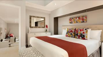 Classic Suite, 1 King Bed | Hypo-allergenic bedding, desk, laptop workspace, iron/ironing board