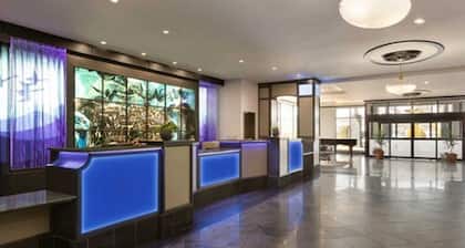 Travelodge by Wyndham Hotel & Convention Centre Quebec City