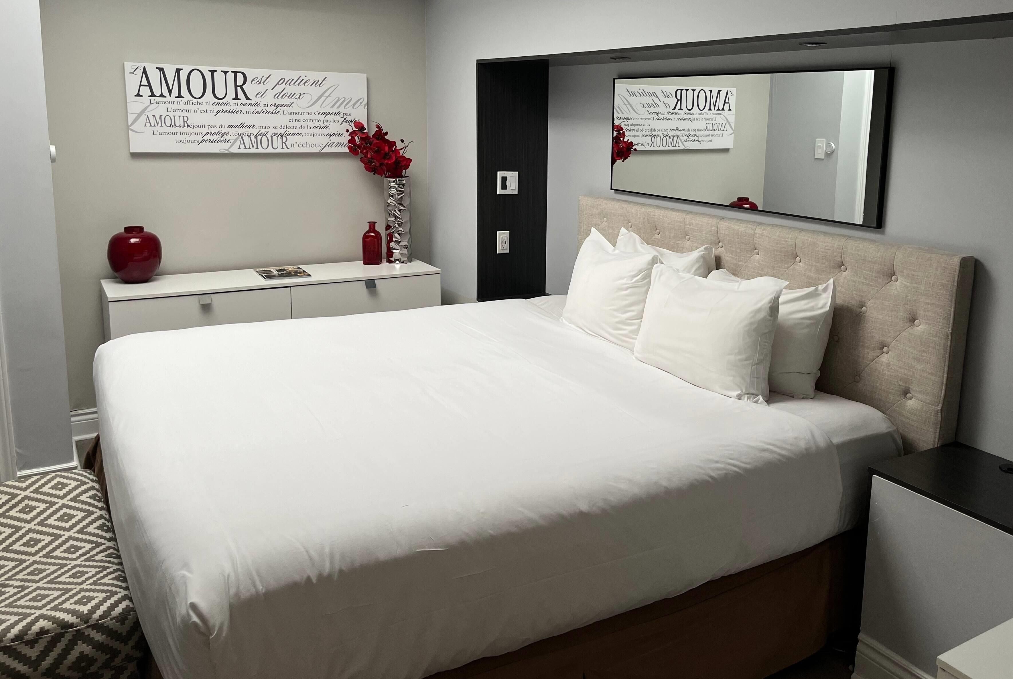 Classic Suite, 1 King Bed | Hypo-allergenic bedding, desk, laptop workspace, iron/ironing board