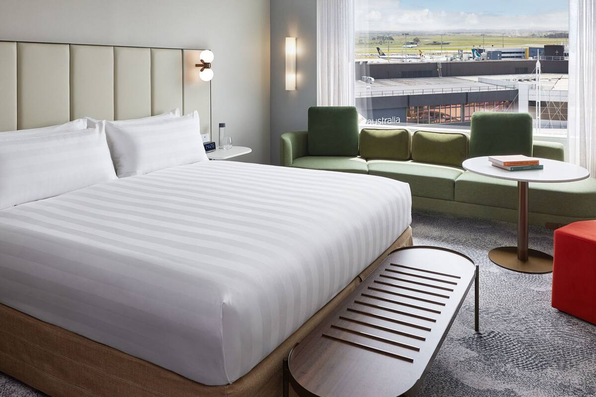 Superior Room, 1 Katil Raja (King) (Runway) | Peralatan tempat tidur premium, bar mini, peti besi dalam bilik 