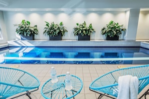 Indoor pool, sun loungers