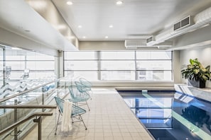 Indoor pool, pool loungers - PARKROYAL Melbourne Airport (Melbourne Airport)
