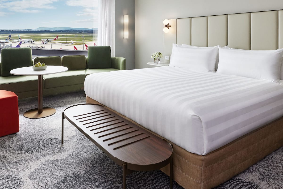 Deluxe Room, 1 Katil Raja (King) | Peralatan tempat tidur premium, bar mini, peti besi dalam bilik 