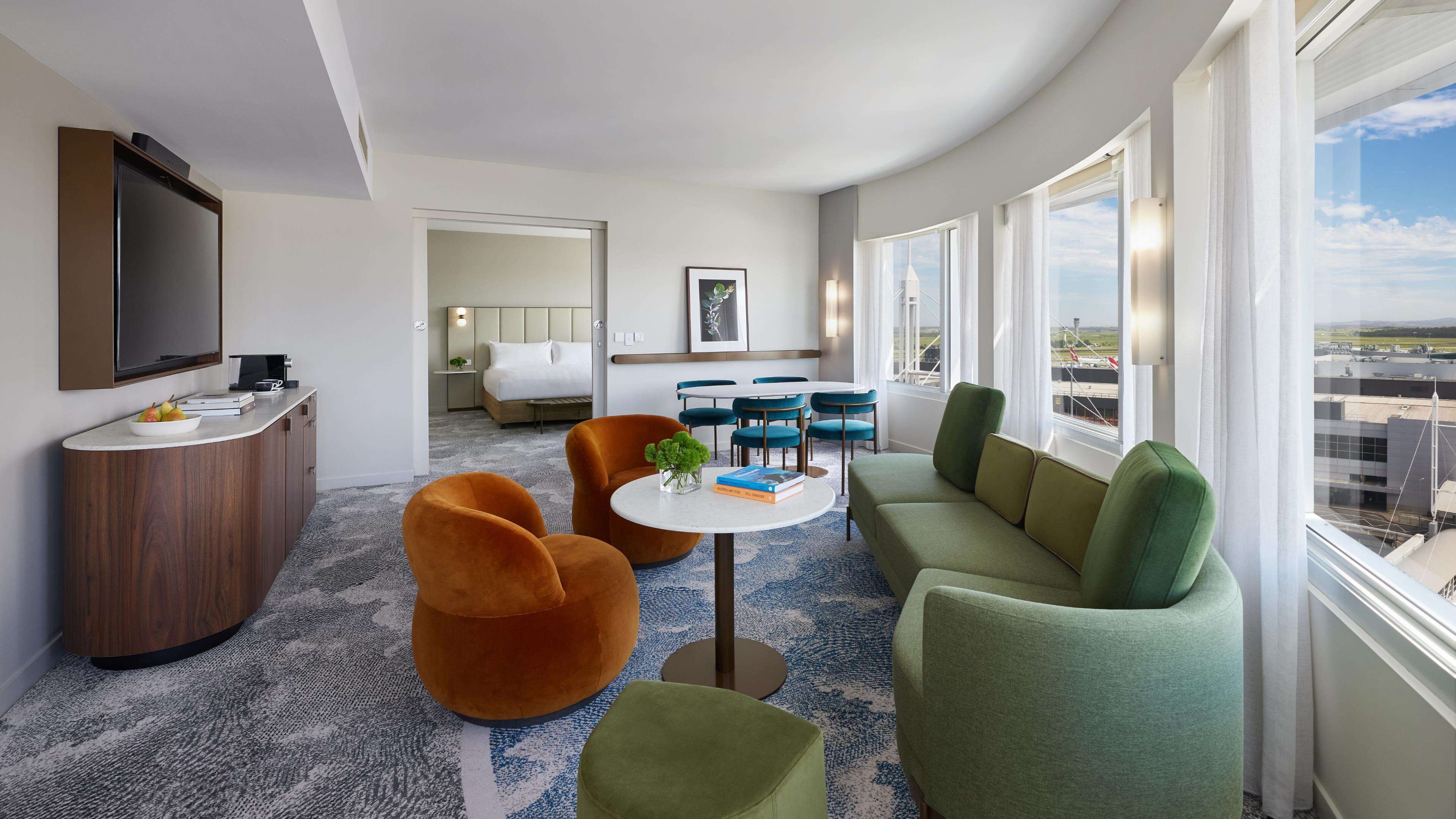 Roupas de cama premium, frigobar, cofres nos quartos, cortinas blackout