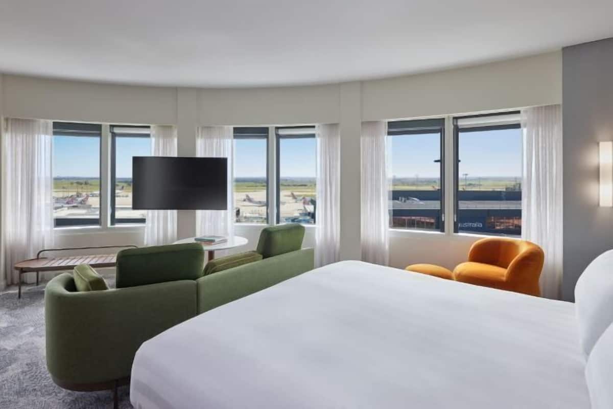 1 bedroom, premium bedding, minibar, in-room safe