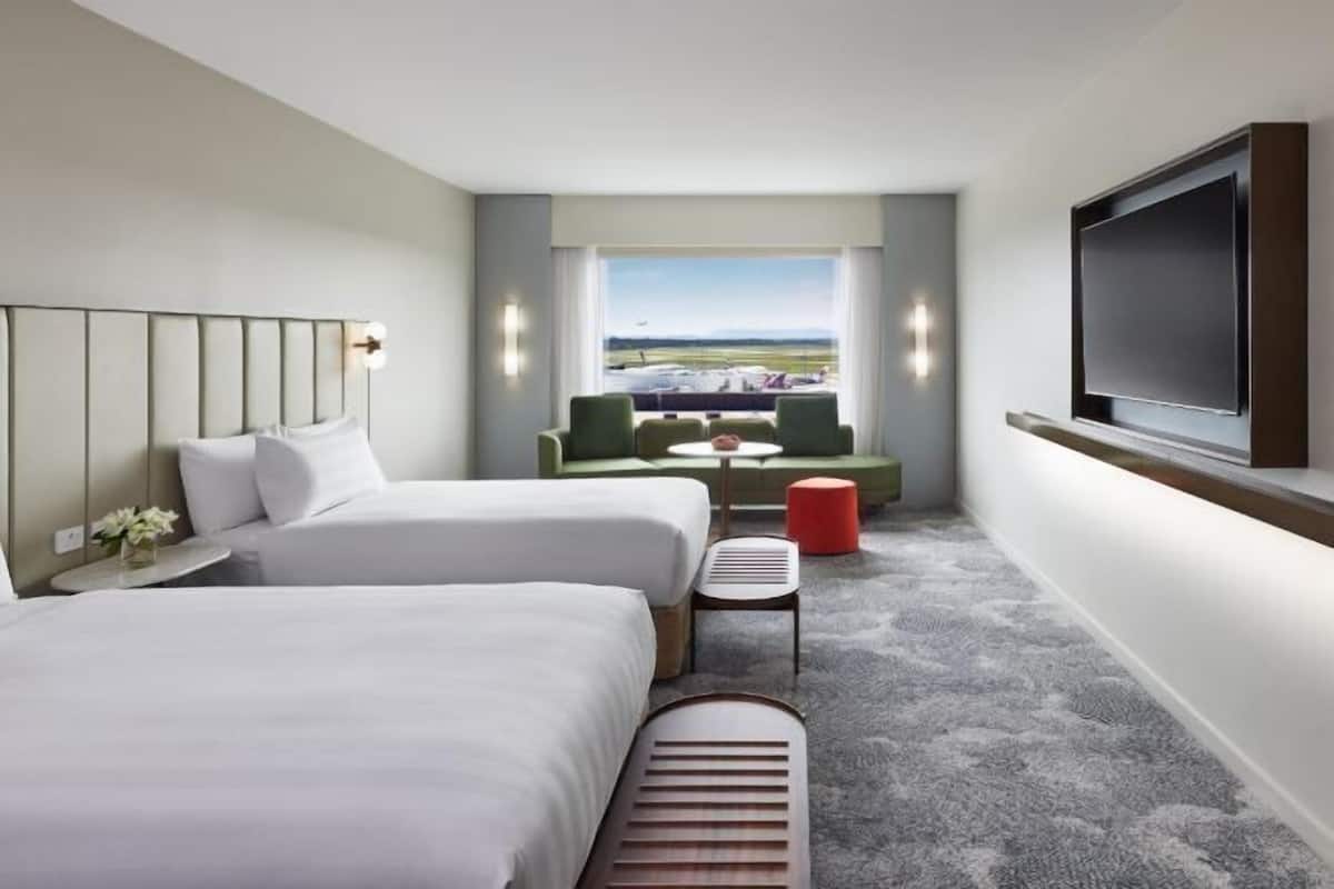 1 bedroom, premium bedding, minibar, in-room safe