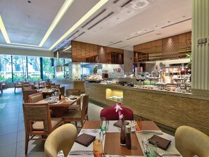 Breakfast, lunch, dinner and brunch served  - Hilton Colombo Residence (Colombo)
