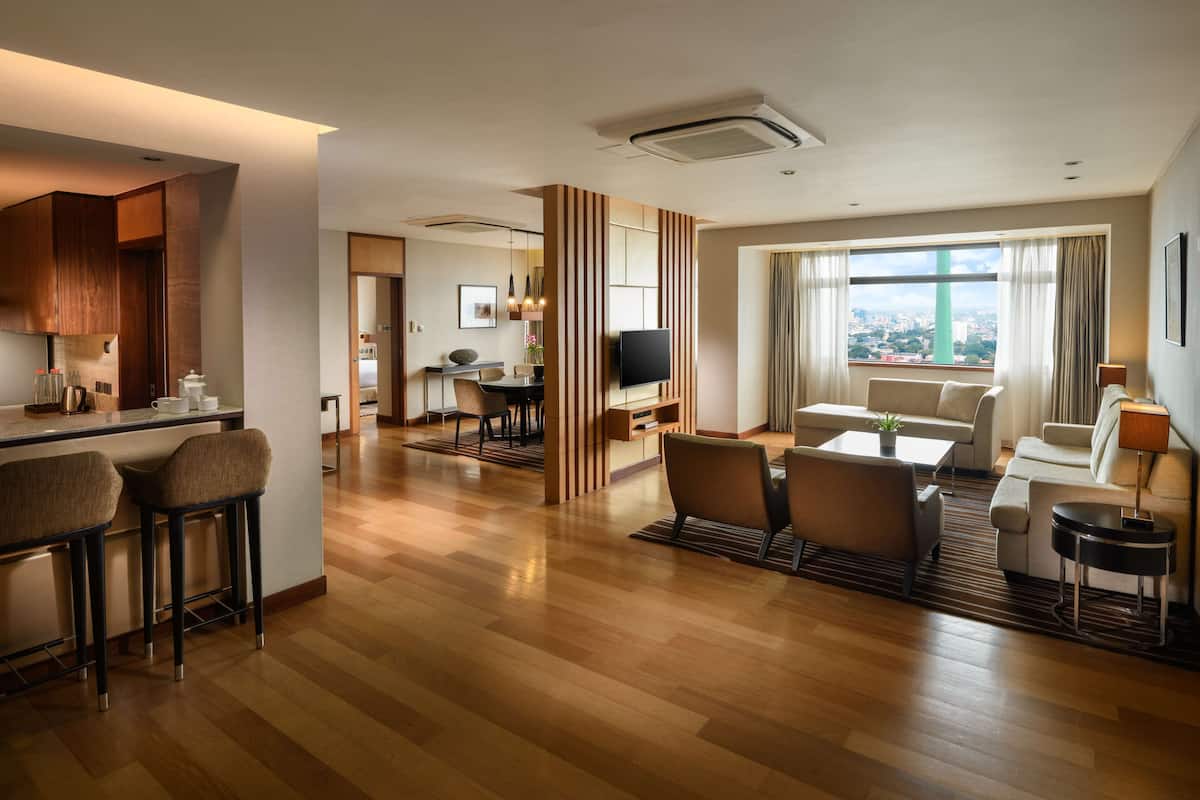 Superior Suite | Living area | 42-inch LED TV with satellite channels, TV