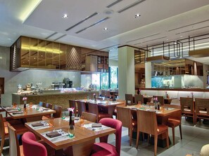 Daily full breakfast for a fee - Hilton Colombo Residence (Colombo)