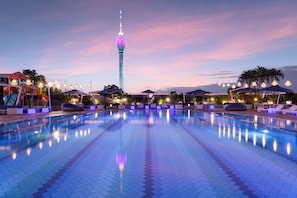 Outdoor pool, pool umbrellas