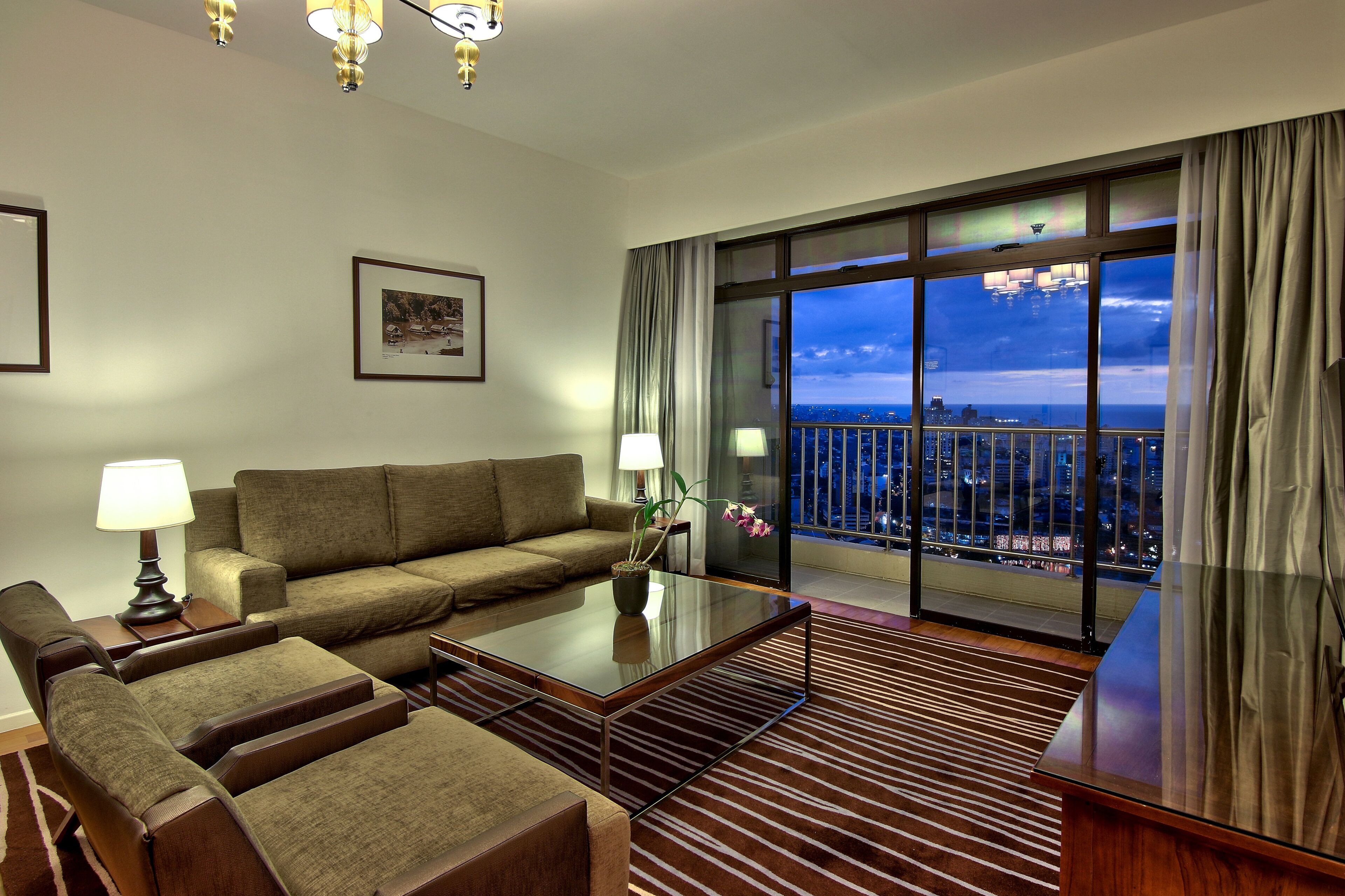 executive suite, 3 bedrooms | living area | 42-inch led tv with satellite channels, tv