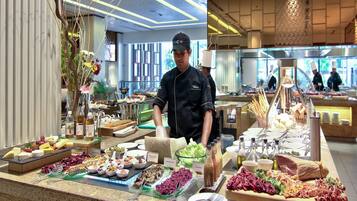 Frühstück, Mittagessen, internationale Küche, Blick auf den Garten