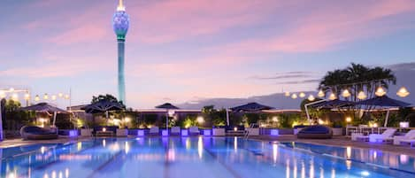 Outdoor pool, pool umbrellas