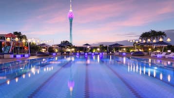 Outdoor pool, pool umbrellas