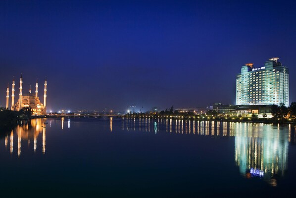 A night view of a cityscape with a mosque and a hotel. - Adana Hilton SA (Adana)