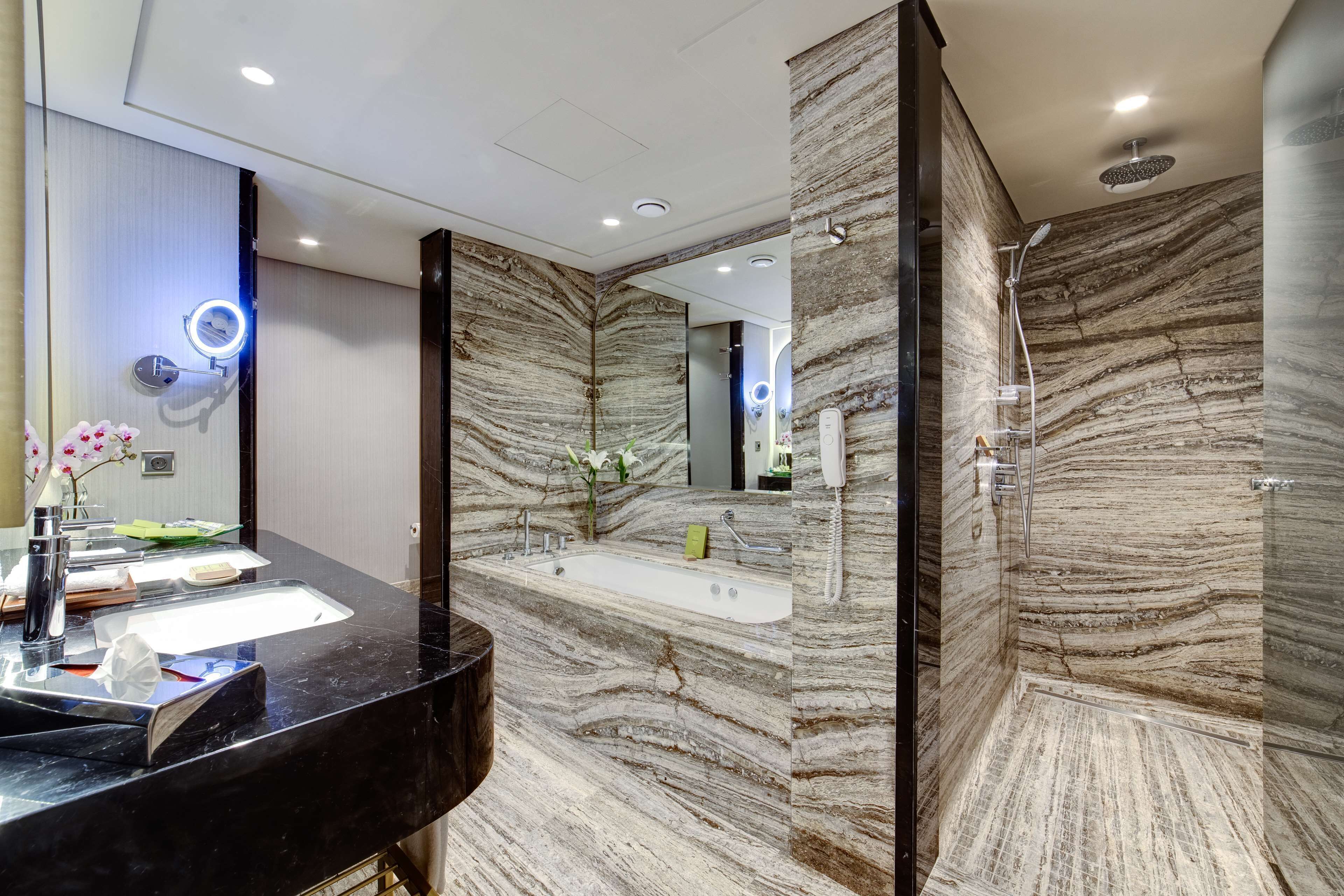 presidential suite | bathroom | separate bathtub and shower, free toiletries, hair dryer, bathrobes