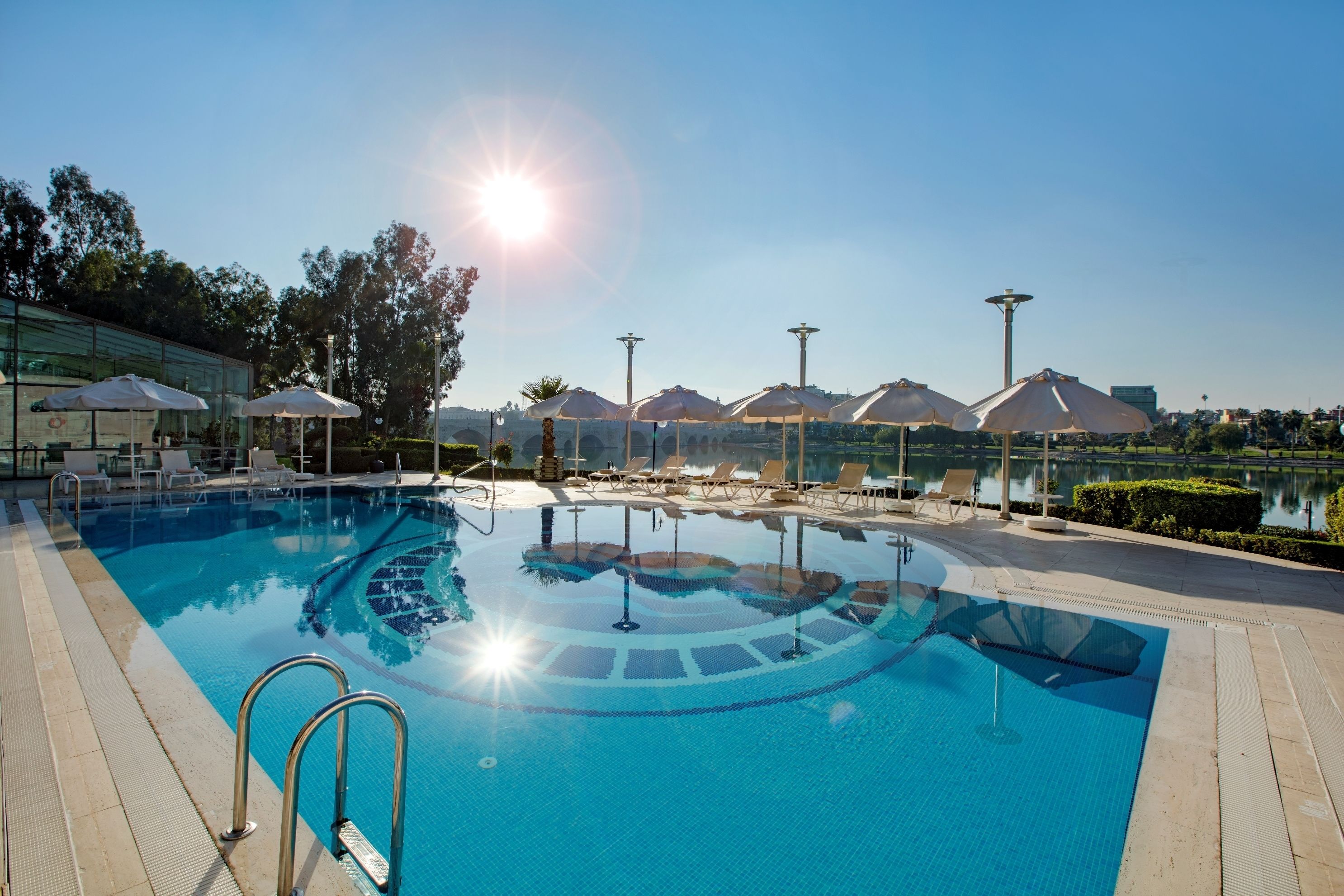 Piscine couverte, 2 piscines extérieures