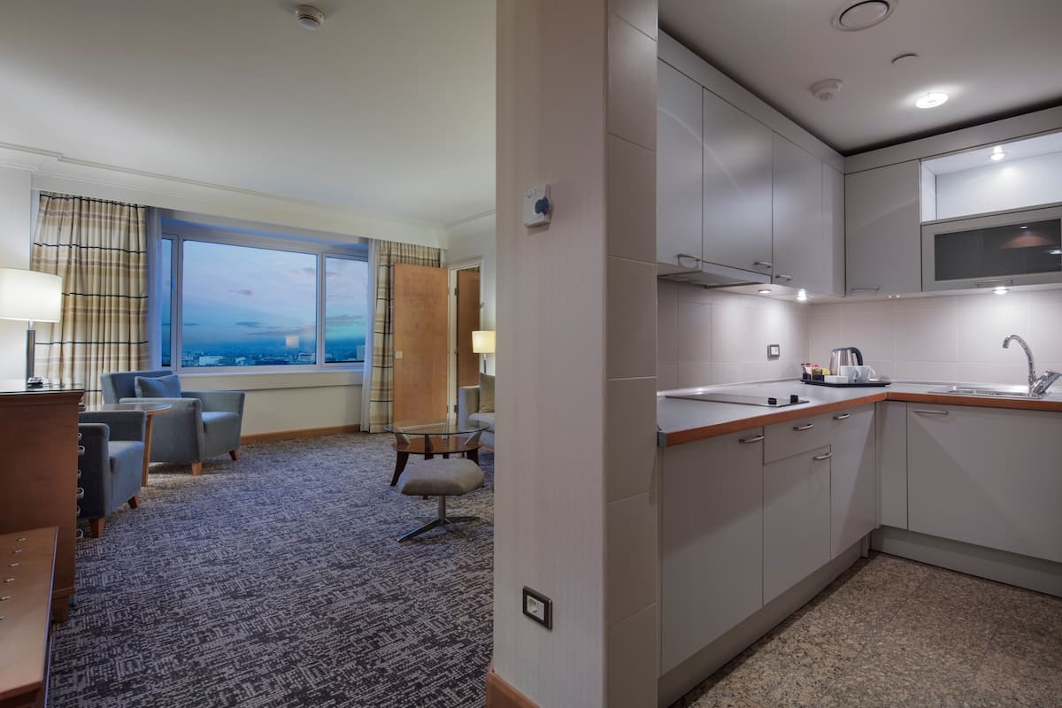 suite, 1 bedroom, kitchen, river view (business lounge access) | minibar, in-room safe, desk, laptop workspace