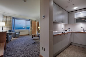 Suite, 1 Bedroom, Kitchen, River View (Business Lounge Access) | Minibar, in-room safe, desk, laptop workspace