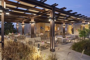 Terrace/patio - Adana Hilton SA (Adana)