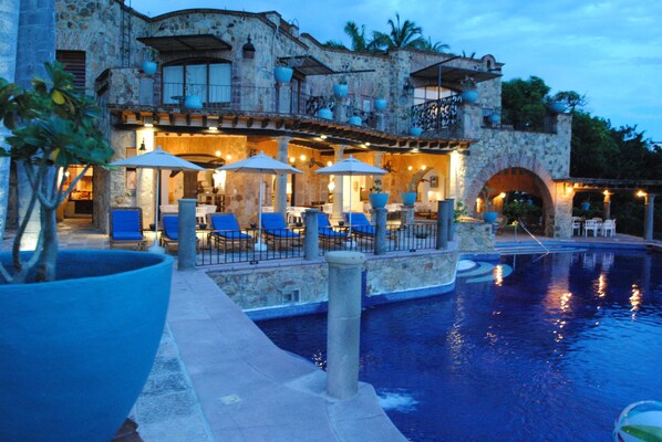 Outdoor pool, a rooftop pool